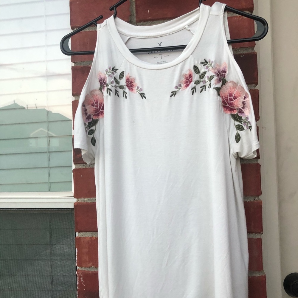 shoulder revealing breathable blouse